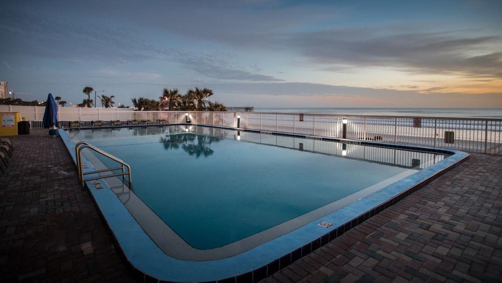 Comfort Inn & Suites Daytona Beach Oceanfront Ngoại thất bức ảnh