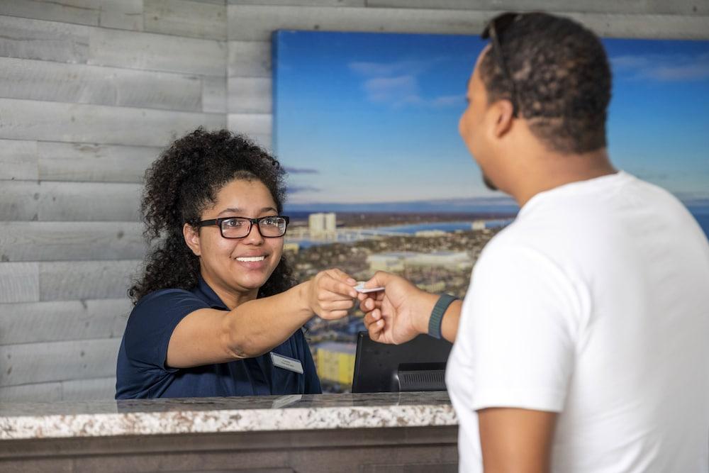 Comfort Inn & Suites Daytona Beach Oceanfront Ngoại thất bức ảnh